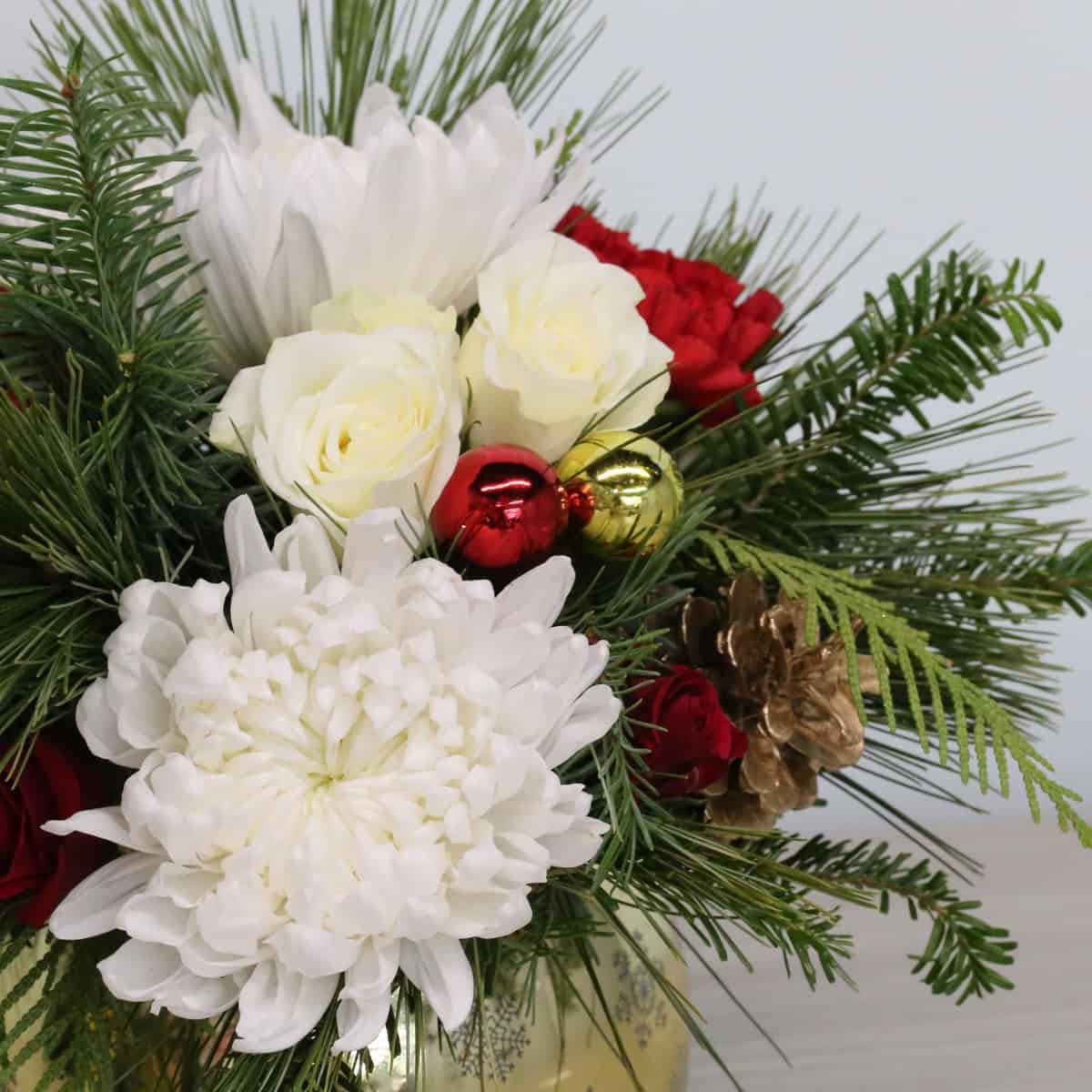 Holiday Ornament Arrangement – Christmas Floral Centerpiece | Le Bouquet